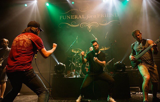 ADAMZOAX's tweet photo. Getting all fistycuffs with @XgeekedgeX during Juneau. @ffaf @zoaxofficial 

📸 - @GigJunkies https://t.co/Gl0GfGxjYI