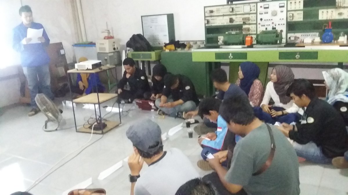 HIMAPRODIT's tweet photo. LPJ BPH 2015/2016 Disaksikan alumni dari perwakilan angkatan 2006 2007 2008 2009 2012 https://t.co/ZWizFGo4AU