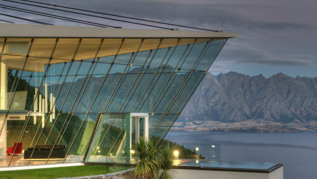 WOW !! Jagged Edge: Exclusive accommodation with Remarkables views stuff.co.nz/travel/themes/…