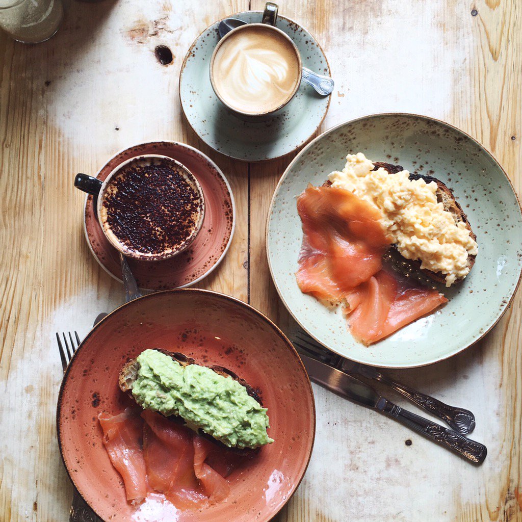 NatalieGlaze_'s tweet photo. Brunching....for a change #sopredictable #brunchobsessed @LottielMurphy 💚💚💚 https://t.co/mvwHjsCmFY