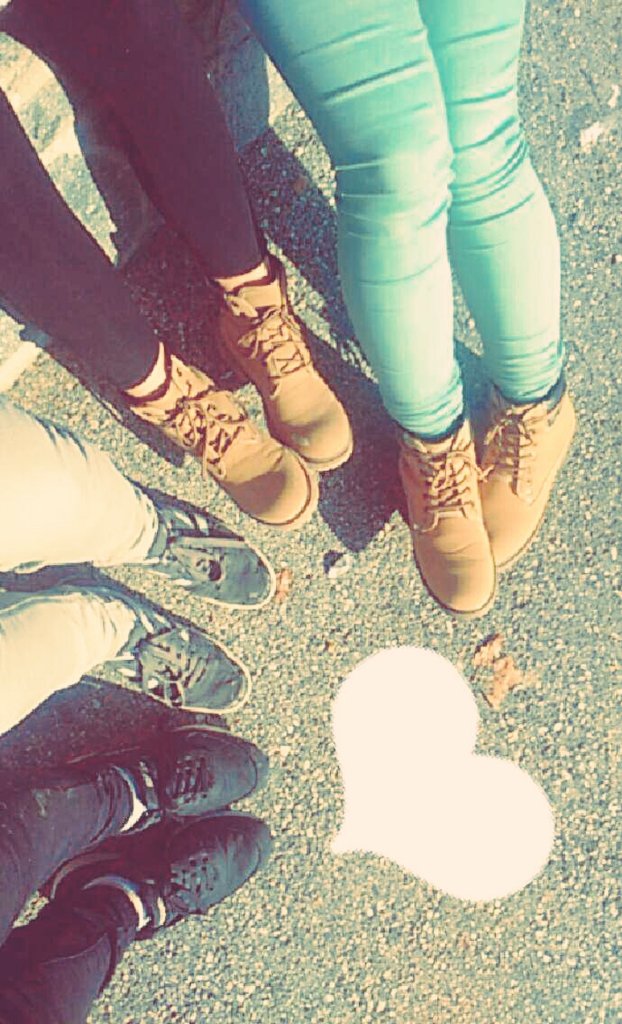 ScharrerJulia's tweet photo. WEIL WIR JA ALLE QUNSRE BESTEN FREUNDE HABEN DIE. |AYDA|JANA|LAURA|WIEN WIRD#BESTE ❤LIEB EICH ❤💕 https://t.co/eNjI5wwmGI