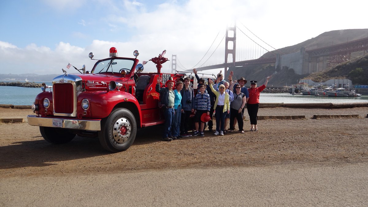 sf_fireengine's tweet image. Google says that it&apos;ll be 74° &amp;amp; sunny today in #SanFrancisco. Happy Saturday! #sffet #SF #SFFireTruck #SFFireEngine