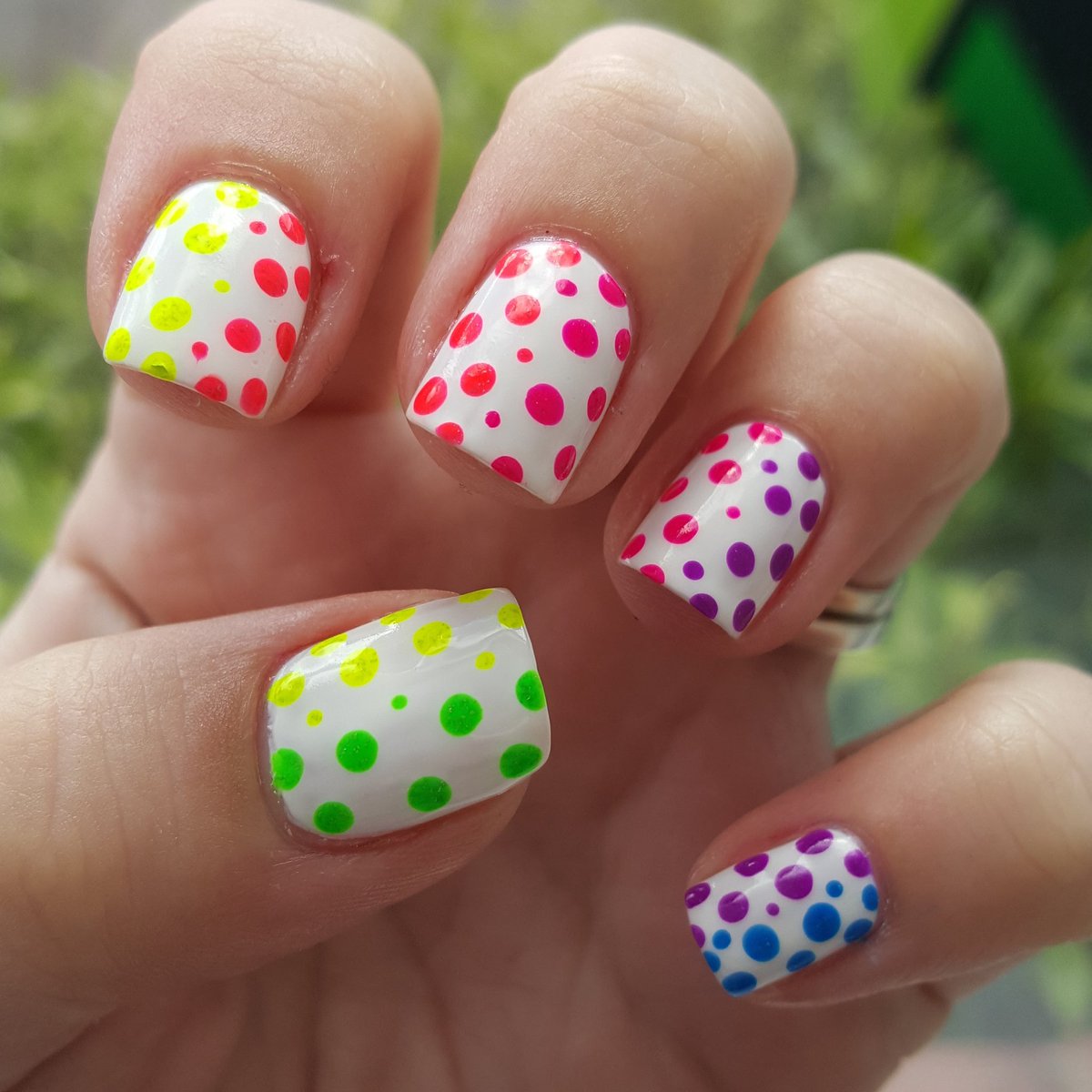graciebee89's tweet photo. Neon dotticure on this (sort of) bright sunny day @SecheNails @w7 @Danglefootnails #nailart #neonnails https://t.co/wscJZJjrnH