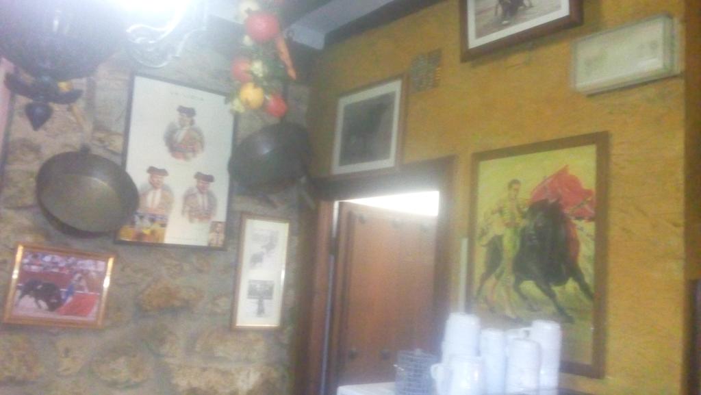 manumartinav's tweet photo. Pequeños placeres de la vida. De cañas en un bar taurino https://t.co/LPEWayPOZR