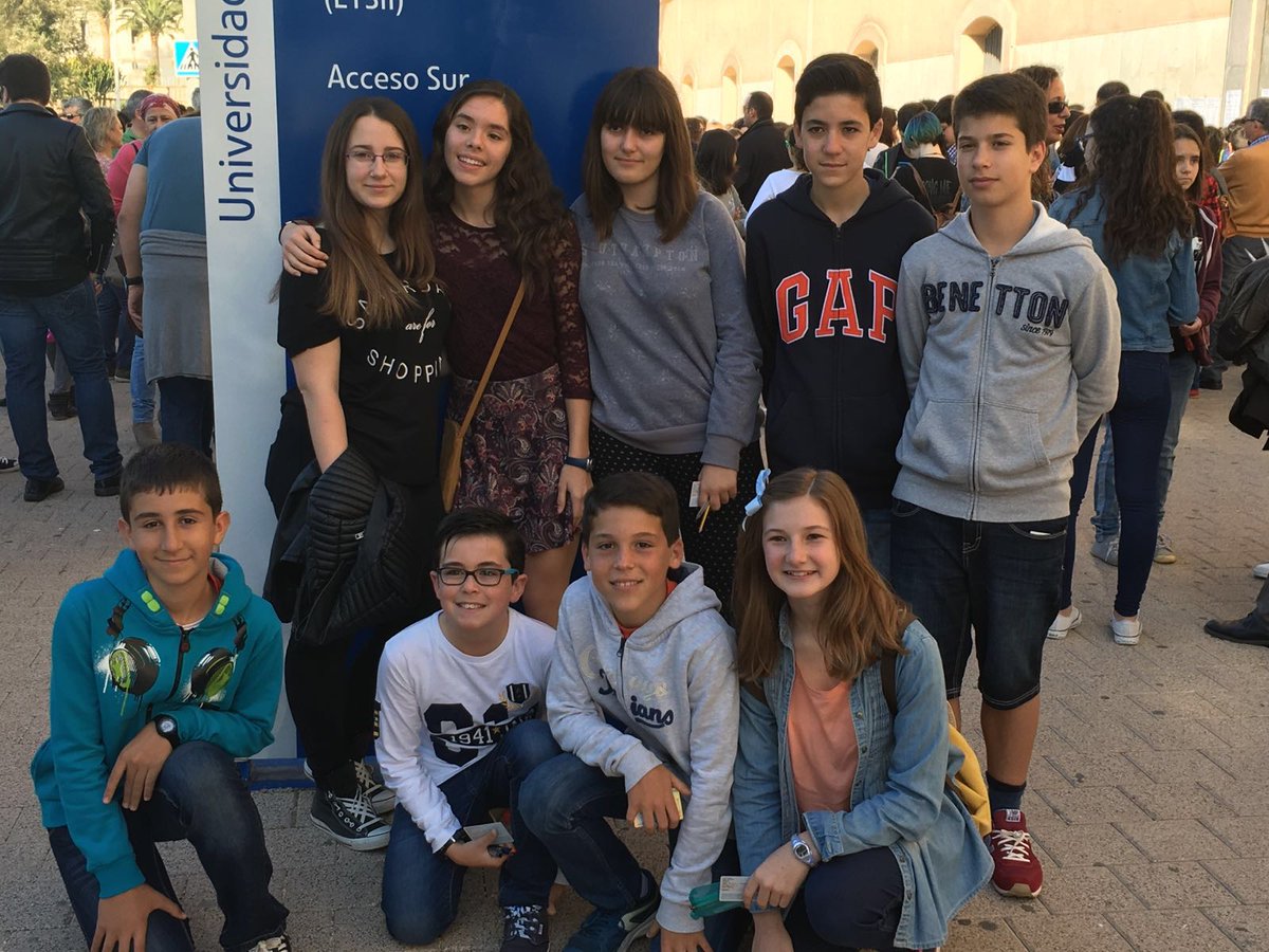 colegioscorazon's tweet photo. Los estudiantes de 6º de Primaria y 2º de ESO, en la XXVII Olimpiada Matemática. Otro reto. https://t.co/y4FtudREt4 https://t.co/mcmGYBdooj