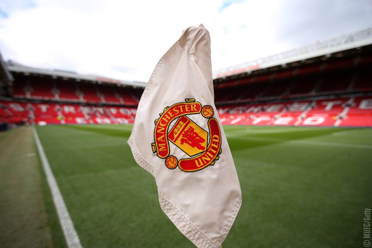 ManUtd_ID's tweet photo. Old Trafford terlihat indah jelang laga malam ini. Dimana kamu menonton? Share foto &amp; video dengan #mufcfans. https://t.co/MUlaI6v8MV
