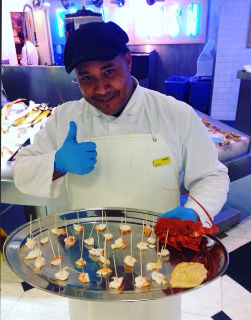lucky customers today We are sampling lobster! <a href="/TristanLobster/">Tristan Lobster</a> <a href="/SouthbankFish/">Southbank Fresh Fish</a> <a href="/SelfridgesFood/">Selfridges Food</a> #foodie #lobster