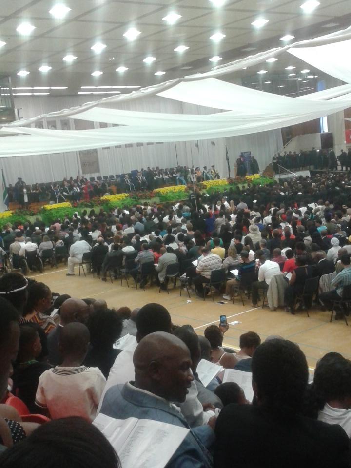 misslimbs's tweet photo. #NMMUGrad https://t.co/TSp8XN3KqQ