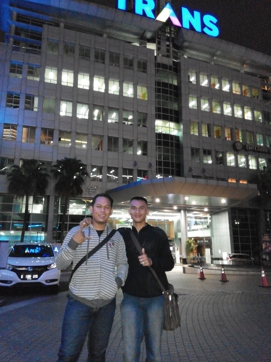 DennyCagur's tweet photo. Yaaaa.. “@andianimega: Telat bgt yg mau ngelive Happy Show buat ketemu Kang @DennyCagur yg jauh2 dari bandung 😔😔 https://t.co/WABXEDfU6e”