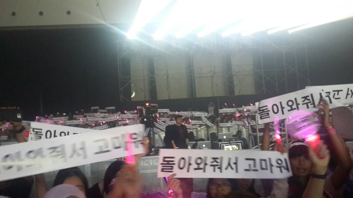 koreanscoop's tweet photo. Now #SNSD - Into The New World.. #PhantasiainJakarta #PhantasiaJKT Sone banner project for the girls.. https://t.co/TThdn3ZjNS