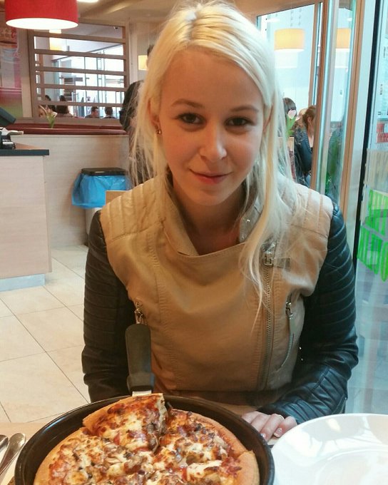 Mittag ;) Was gibt's bei euch so? #essen #food #pizzahut #SexyJenJen #Model #Webcam https://t.co/iBA<a href="/tag/essen"class="tags">#essen</a><a href="/tag/food"class="tags">#food</a><a href="/tag/model"class="tags"><span>#model</span></a><a href="/tag/webcam"class="tags"><span>#webcam</span></a><a href="/tag/pizzahut"class="tags"><span>#pizzahut</span></a><a href="/tag/sexyjenjen"class="tags"><span>#sexyjenjen</span></a>