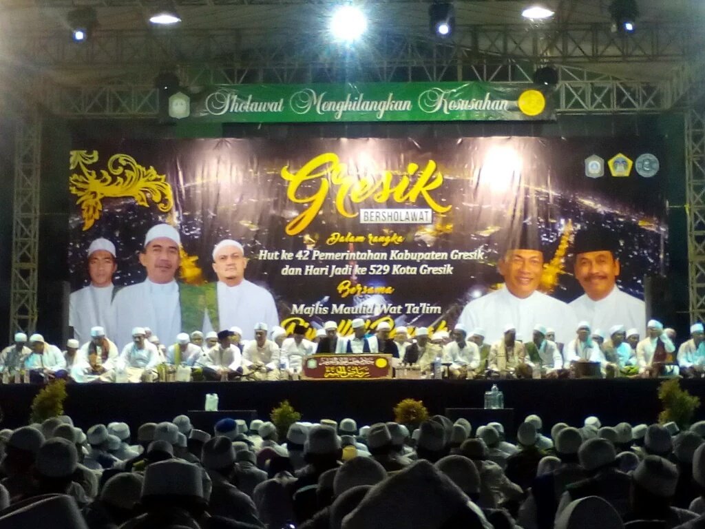 SEBAR BAROKAH SOKO GRESIK #RJGRESIK2016 youtu.be/HxF7FYbONfc ben + lancar + jaya + berkah <a href="/we_aremania/">wearemania</a> <a href="/AremaFC/">Arema Indonesia</a>