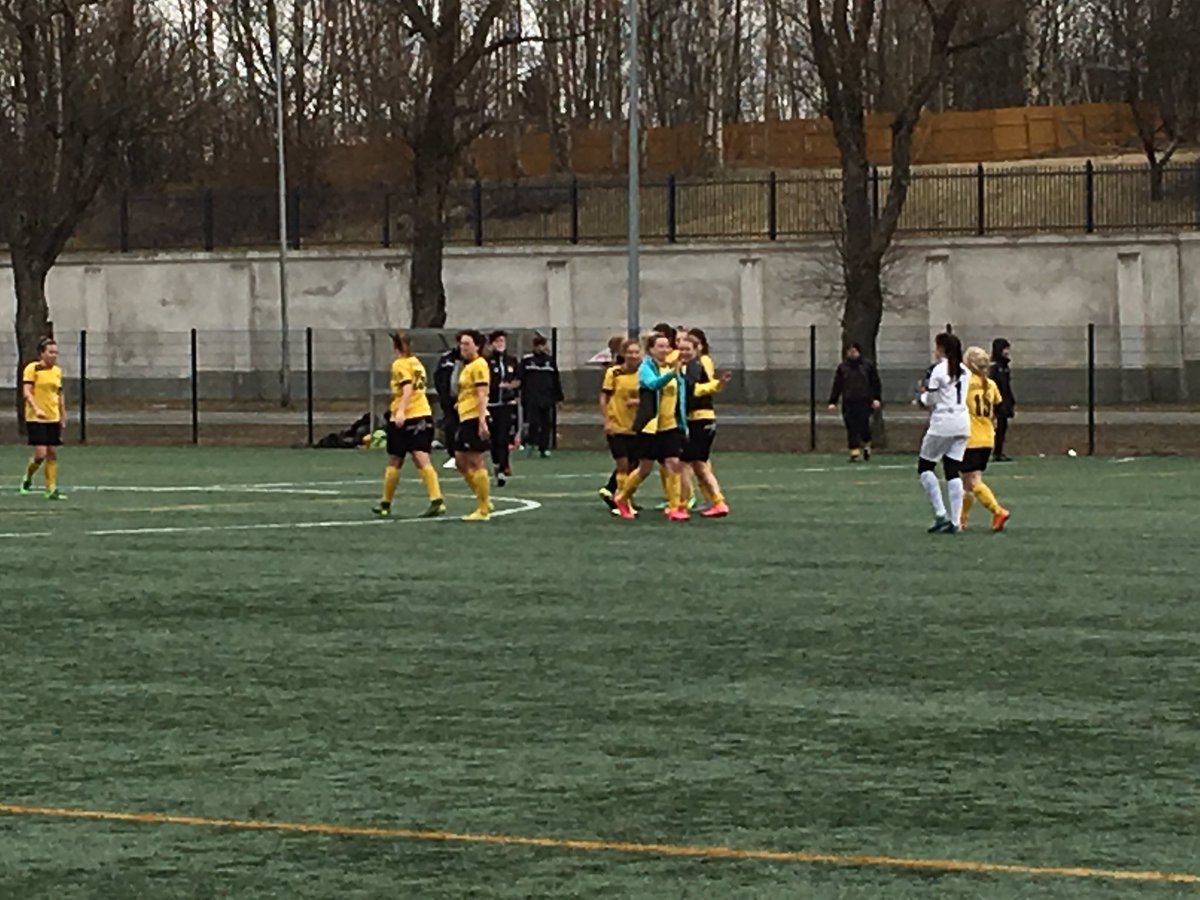 Blaster64's tweet photo. @ikmyran1921 1-4 o glada damer! Solid insats efter första kvartens panik. Ayers är nära Schaefer klass! Bådar gott! https://t.co/ZoiFKyymdU