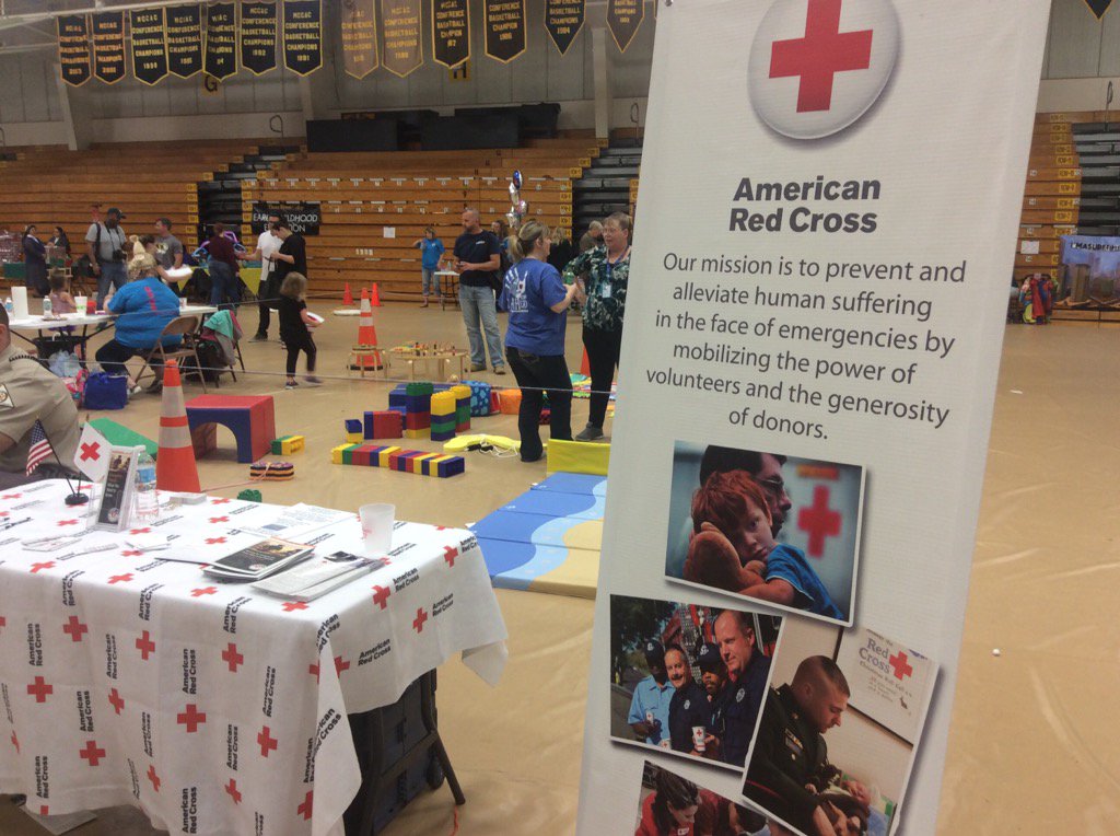 Shawan4Freedom's tweet photo. Had a blast with @SEMORedCross  at "Silly Saturday" in Poplar Bluff! #cute kids #EIEIO #everythinggone https://t.co/lMq8ujgkVd