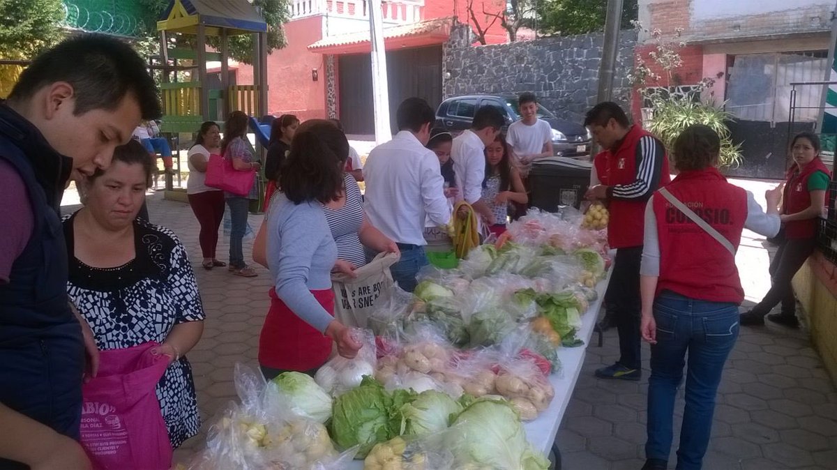 FColosio_MC's tweet photo. Iniciando el primer punto del día con nuestro programa de abasto popular en las colonias de Contreras  @Luis_GQM https://t.co/FUZFITMrnw