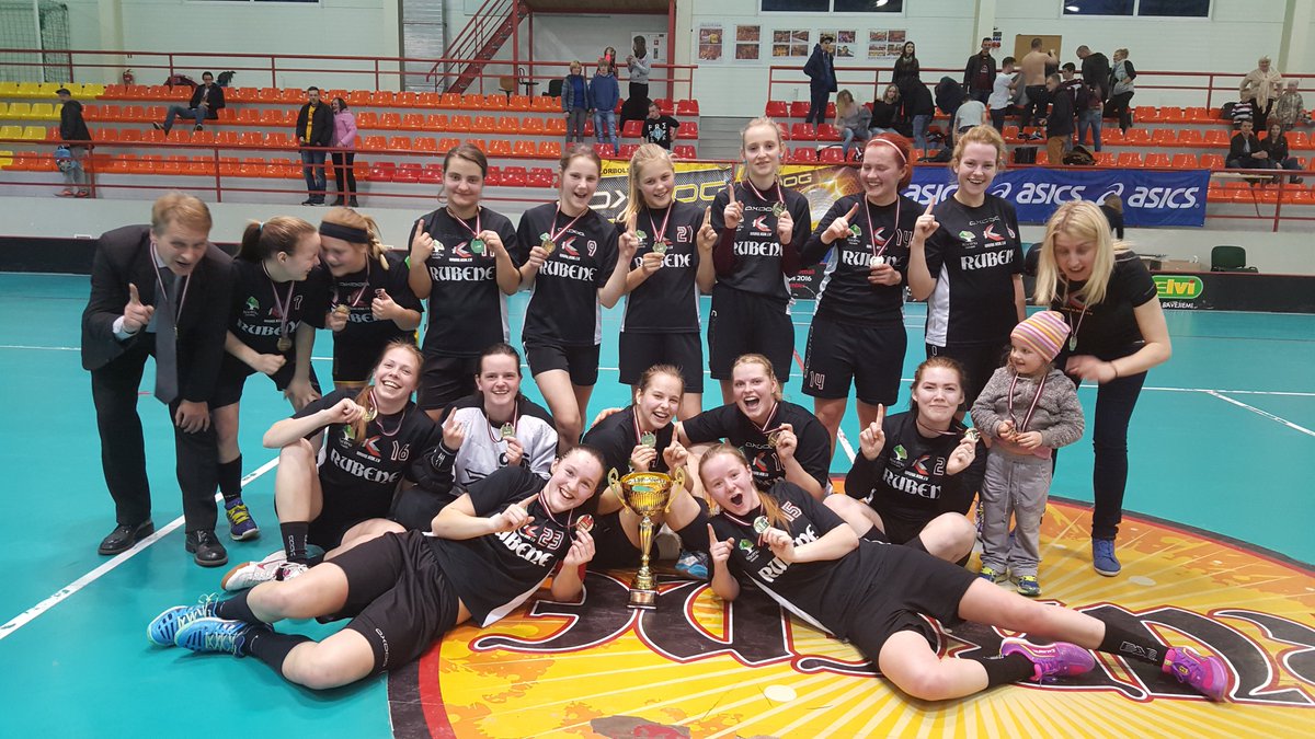 Atkal bijām uz Florbolu
<a href="/FK_SALA/">FK Sala</a> fani iedeva pasist pa bungām,bet ar <a href="/RubeneFloorball/">RubeneFloorball</a> draudzenēm kopējas bildītes:)