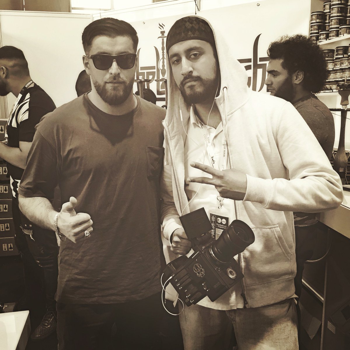 aslam_filmmaker's tweet photo. Jo Interview mit #KC geführt @shishamesse 😎 @phantasyfilms https://t.co/GvhtAwopsO