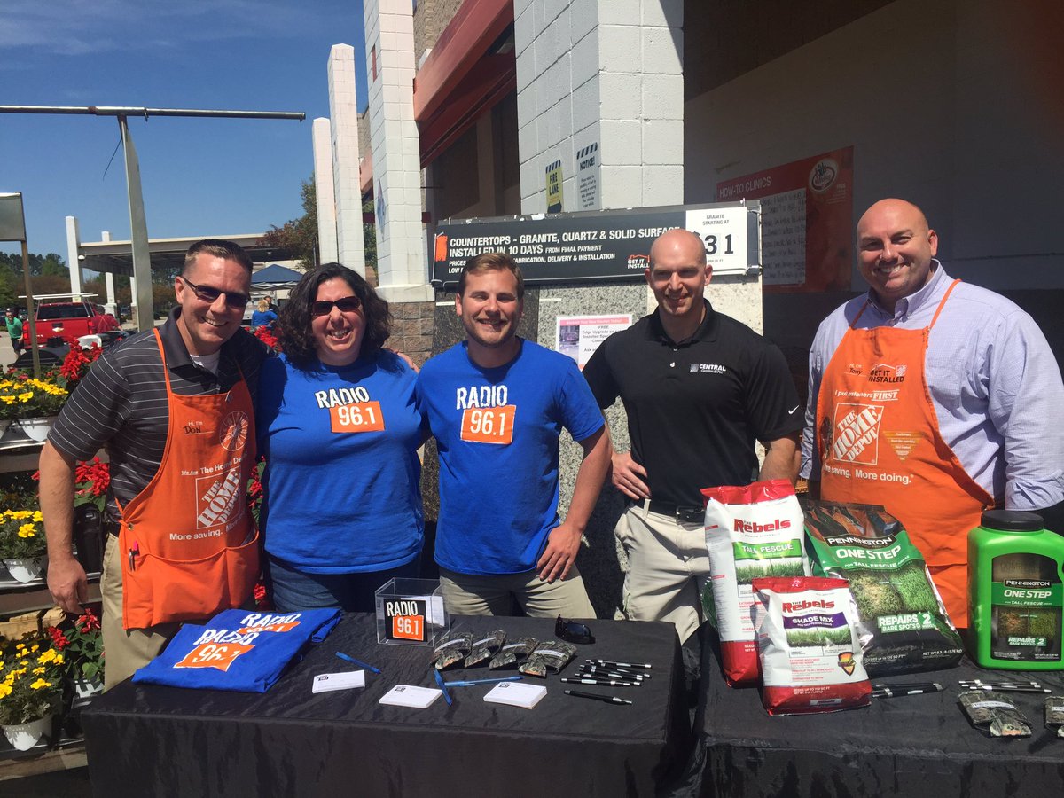 THDTonyBrennan's tweet photo. Radio station 96.1 joining us at the 3615 event! @THDRyanSilcott @thdron12 @AlexAmoTHD @joshrodgersHD https://t.co/n8Ptb3905q