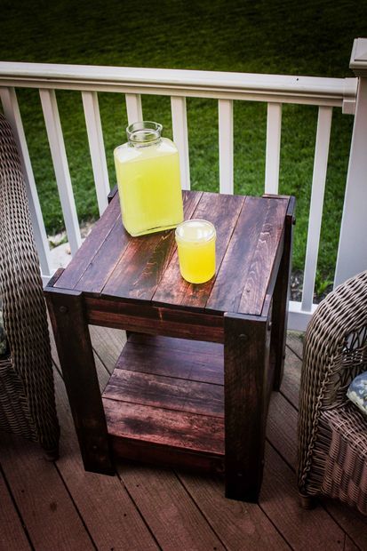 LakelandPal1's tweet photo. Relax this evening with a #PalletProject
#Upcycle #UsedPallets for this functional side table https://t.co/AmwAEZZ2se