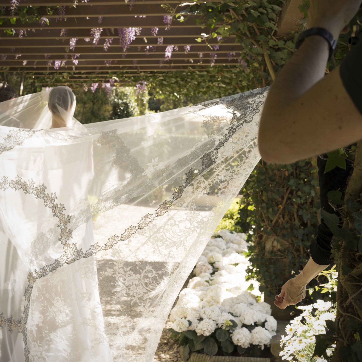 monvieve's tweet photo. #weddings The making of #MonvieveMoments #VillaSanMichele #FlorenceItaly @DWP_Congress https://t.co/NHKhAgJSap