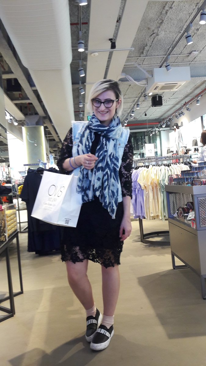 mywaytobemyself's tweet photo. Alcune foto dell'#OVSPEOPLEDAY @OVSofficial a Milano...presto sul blog! #ovspeople #ovs #ovsss16 #fashionblogger https://t.co/H5zAg7Ft5O