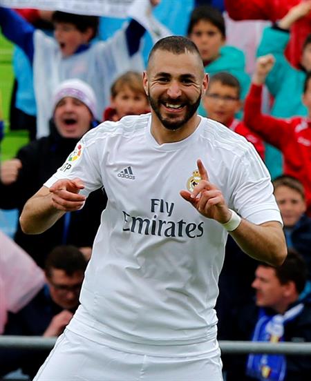 InfoOpenfutbol's tweet photo. @Benzema e @isco_alarcon golpean primero. Primera parte llevadera del @realmadrid Síguelo https://t.co/ob6WzE2Es9 https://t.co/MMq1T7SLd0