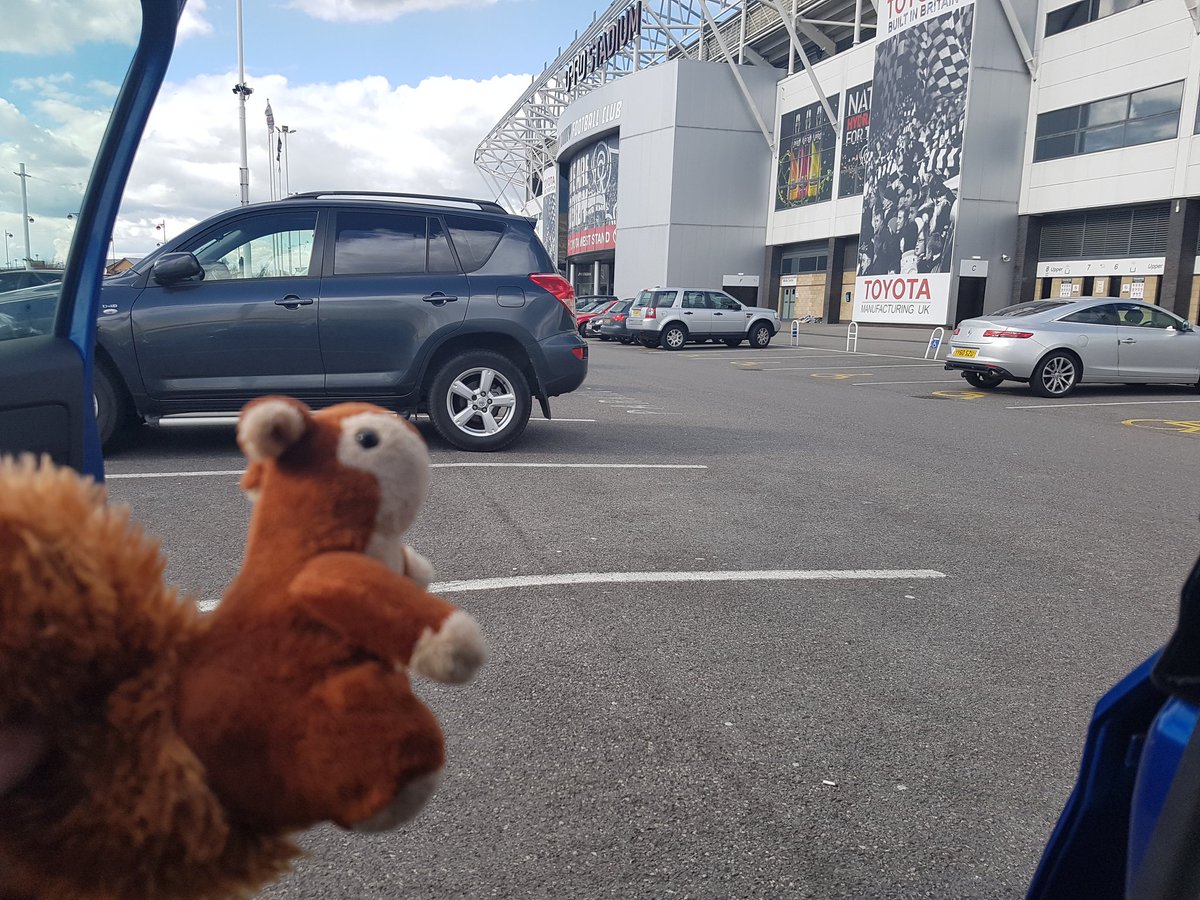 Waiting to get in to <a href="/dcfcofficial/">Derby County</a> to help set up <a href="/stjohnambulance/">St John Ambulance England</a> comms for <a href="/Derby10K/">Derby10k</a> tomorrow! #StanVolunteers