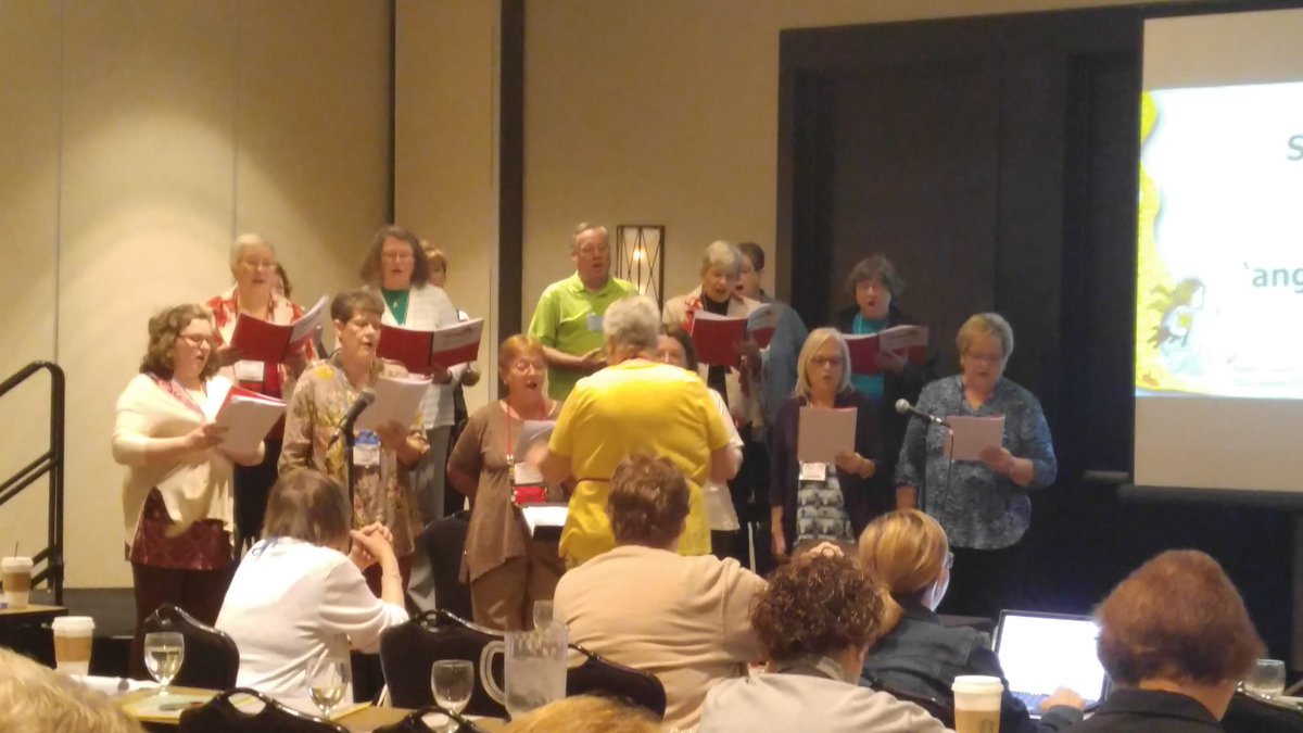 Sallison948's tweet photo. #PAUMCS2016 Choir singing for the glory of God! https://t.co/myA41Y40Im