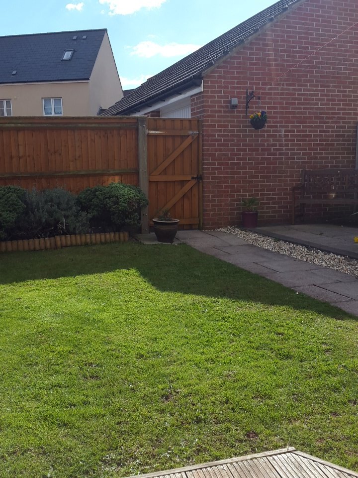 TomRiddell_91's tweet photo. Chilling in the sun and getting ready for more weather like this in 100 days #nearlydoublefigures #wedding https://t.co/QLZwNaxQq1