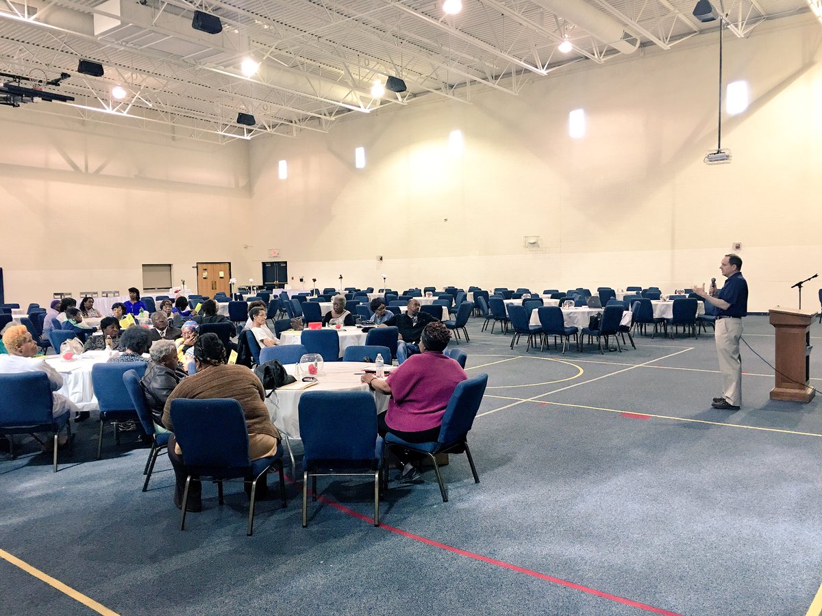 iPRB's tweet photo. Talking to residents of the 27th ward today w/ @MayorSlay, @ChrisCarter3, &amp; @CarlFiller #keepitclean2016 https://t.co/hBe0xwT2Pq
