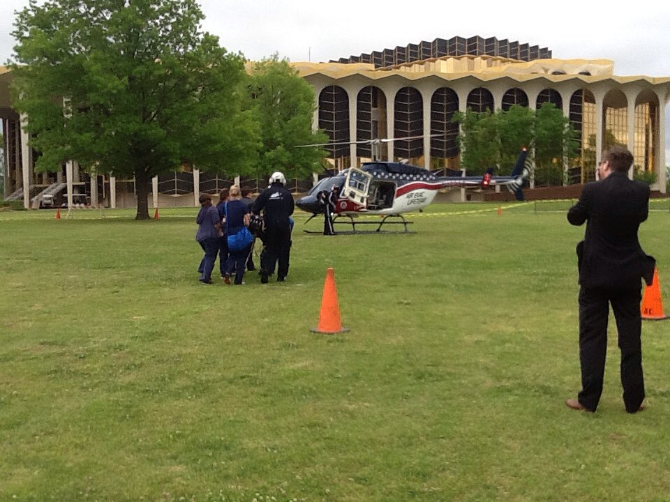 GcsCnn's tweet photo. The queen was air evacuated today after attacks outside the UN building. https://t.co/uTCaLjOiQ3