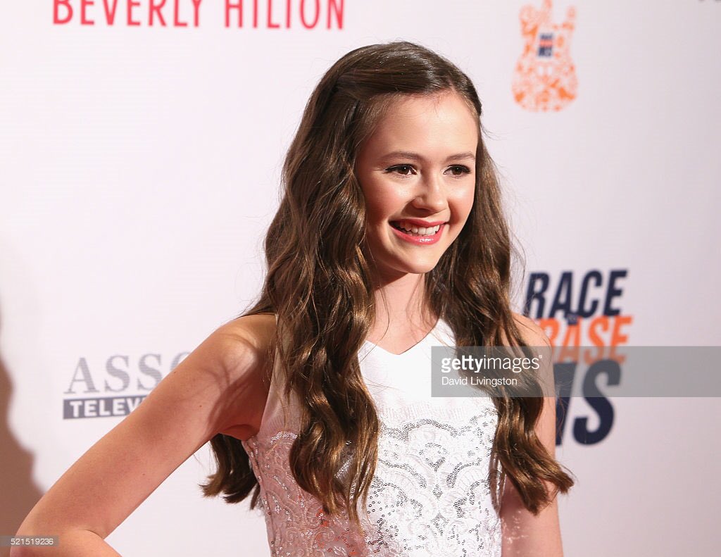 OliviaSanabia's tweet photo. Thank you @NDavisR for inviting me to support @RacetoEraseMS #MSGala One amazing night!#EraseMS @beverlyhilton 💙🌟 https://t.co/AzaLagW8cG