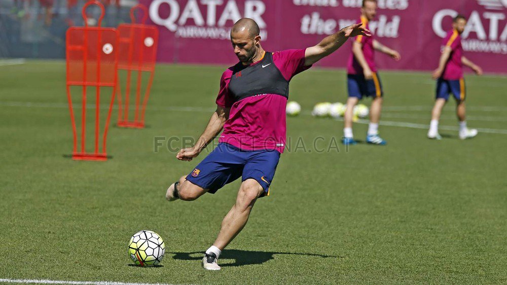 fcbarcelona_br's tweet photo. FOTOS - As melhores imagens do treino do @FCBarcelona neste sábado https://t.co/p4AMUK4W7o https://t.co/9I5tGWRQkR