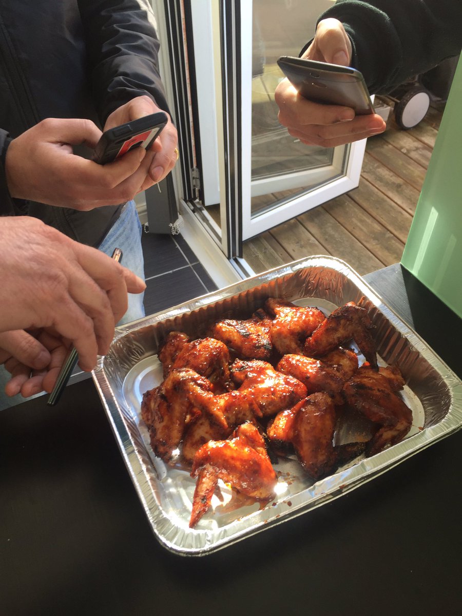 Dr_Evil_BBQ's tweet photo. Lol #wingting https://t.co/U1U2yJin9a