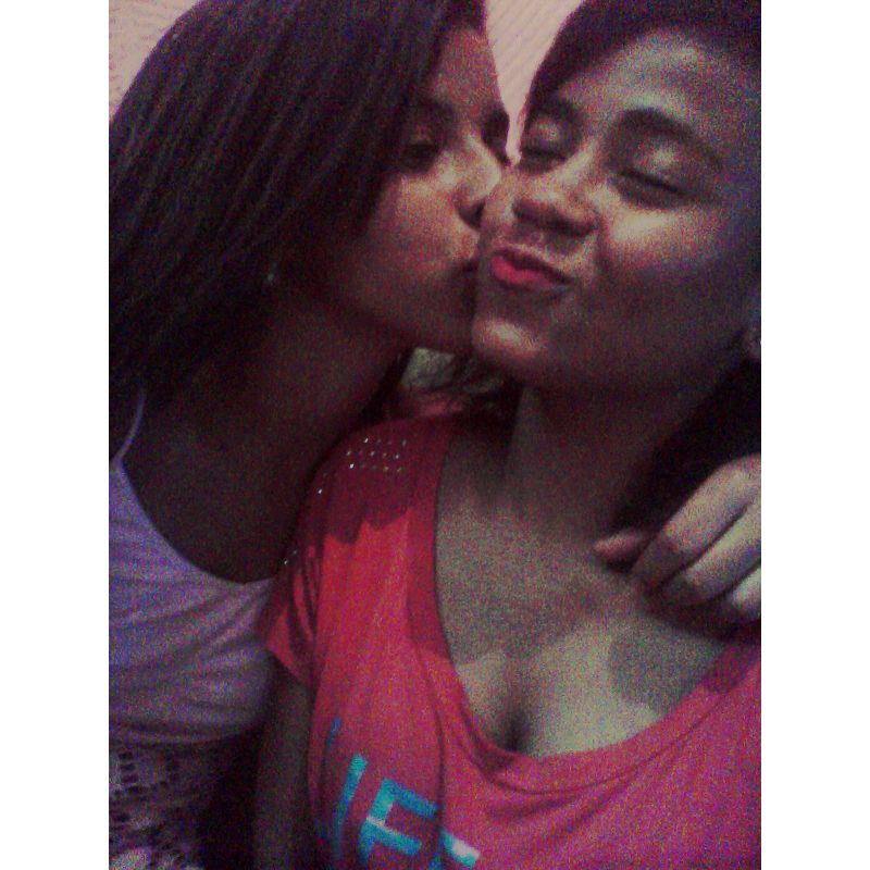 Thata_Santannaa's tweet photo. Não sei pq,mas ameeei essa ft.. #IrmanjaFoufa #AmuTu #MomentoCutdaNossaAmizade @MARIANAALVESDO3 https://t.co/cOwyQ4kX9v