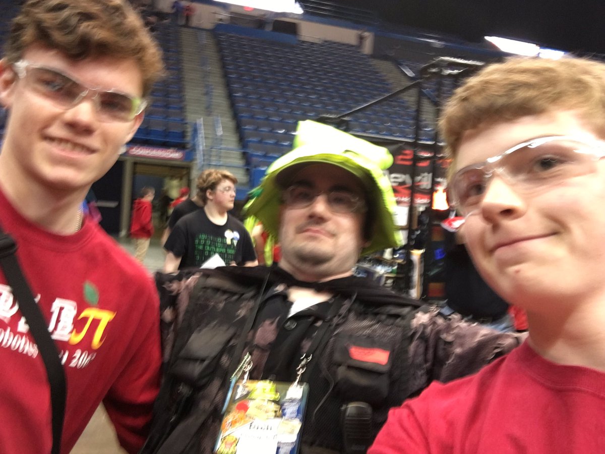 ApplePi2067's tweet photo. Found a 2016 Volunteer of the Year Award Winner! @NEScavengerHunt #NEHunt Task 5 https://t.co/MDfVDeucaZ