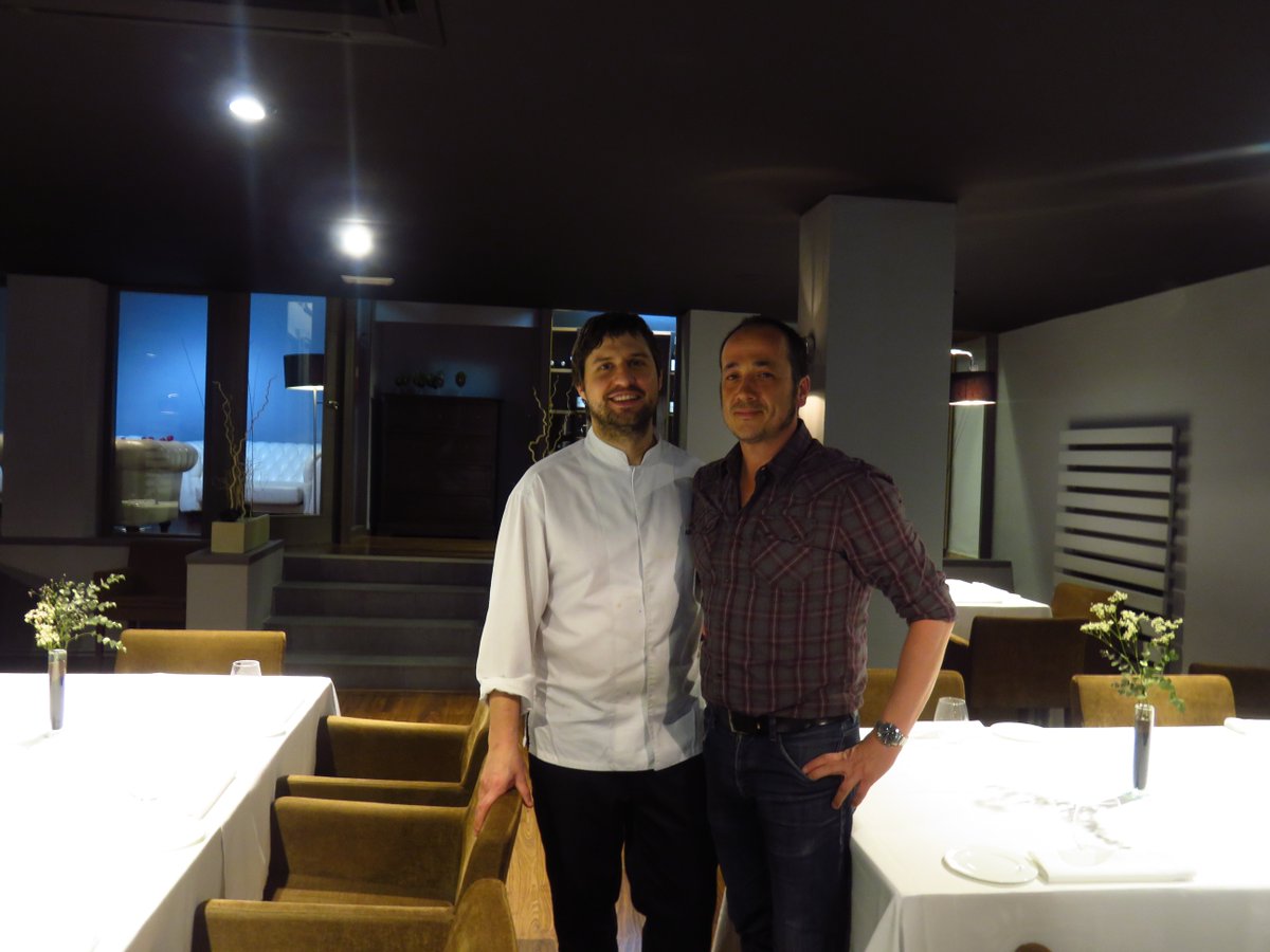 igorcubillo's tweet photo. Os presento a Alberto Molinero, el figura que pilota el Restaurante Lola, sorpresa en #Berantevilla #Álava @Lola_Rte https://t.co/KKX55G4BF1