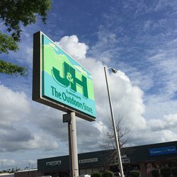 red_state_bbq's tweet photo. #rollingredstate @ J &amp; H on Moore Drive til 2pm today!!! #Saturday #BBQ #lunch @foodtrucksLEX https://t.co/tsFFbJgrmH