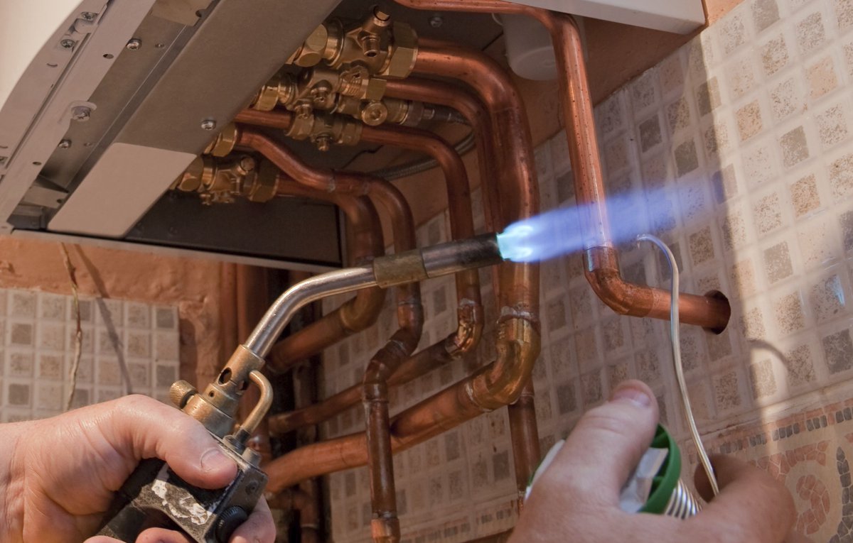 12-year-old playing with plumber's torch sets garage on fire in Long Island via.pix11.com/1iUzl