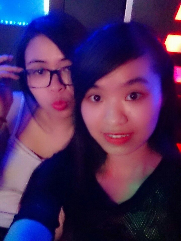 vancielo93's tweet photo. Singing with my friends #songs #singer #myfriends #ffunny #happyhappy https://t.co/p8mXYIMaCk