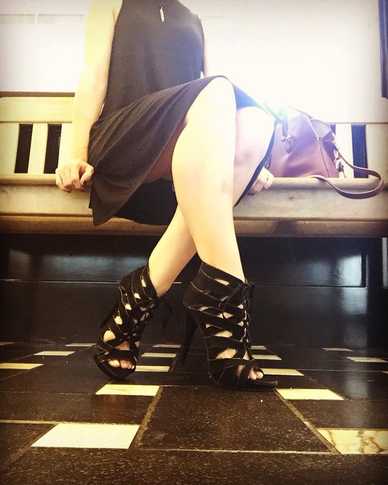 Any foot fans want to pay for my mani/pedis every month? email at ilovemissck@gmail.com #paypigs #finslave<a href="/tag/paypigs"class="tags"><span>#paypigs</span></a><a href="/tag/finslave"class="tags"><span>#finslave</span></a>
