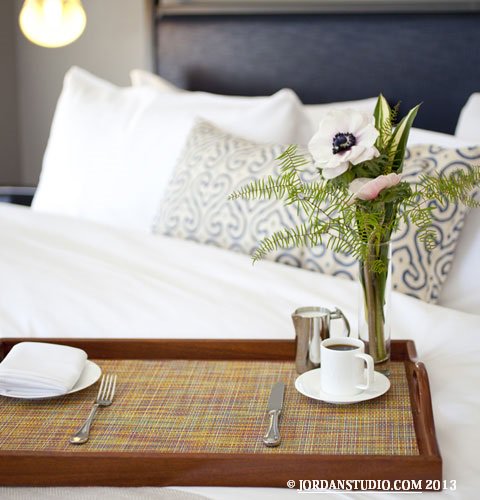 chilewich's tweet image. Breakfast in bed has never looked better. Featuring Mini Basketweave in Confetti @ToppingRose.