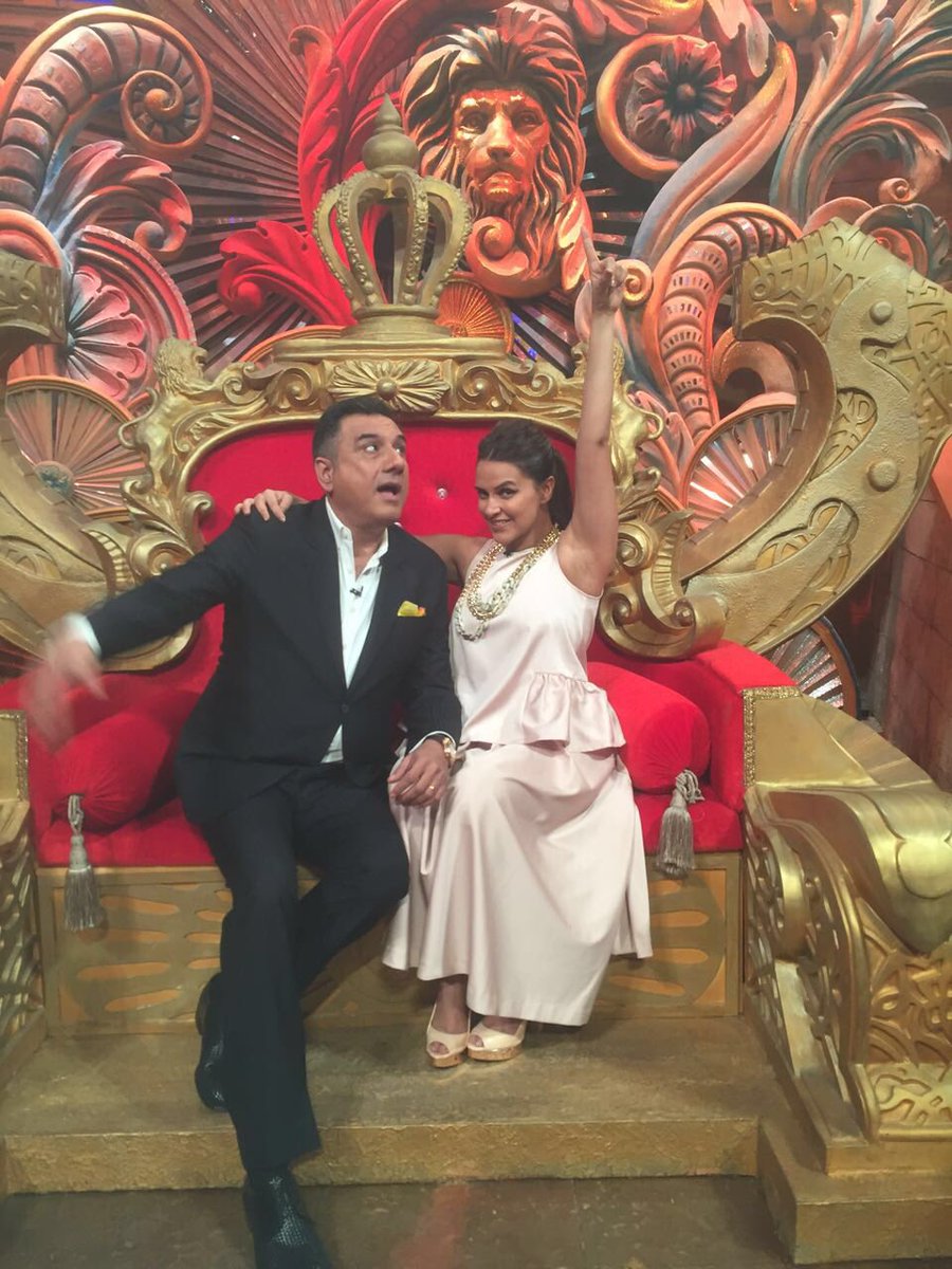 NehaDhupia's tweet photo. Watch us go nuts for the love of @SantaBantaFilm at 10pm tonight's on @comedynightsbachchao on @ColorsTV @bomanirani https://t.co/LQexS00o2f