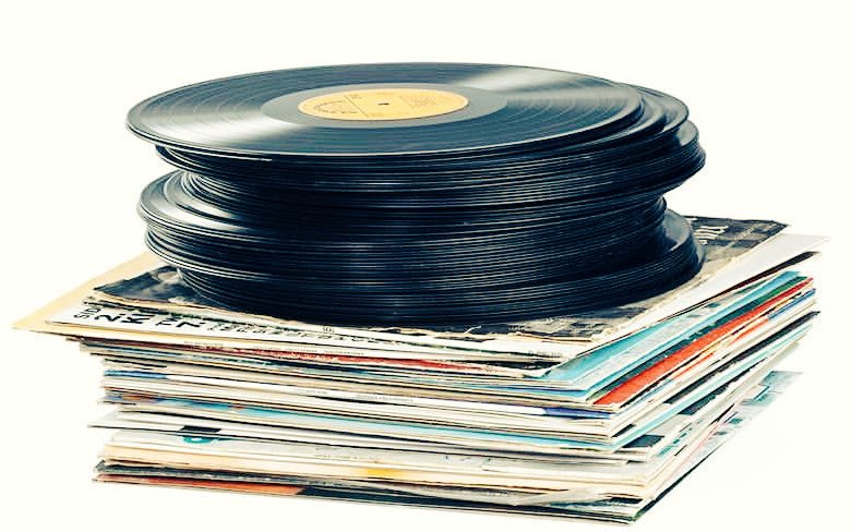 CuzImStillHere's tweet photo. #RecordStoreDay! #Turntable #SpinningVinyl #MyFavoriteRecords #AlbumInserts❤ #AlbumArt  #AutographedAlbum #VinylGold https://t.co/1Xm5t1N9nw
