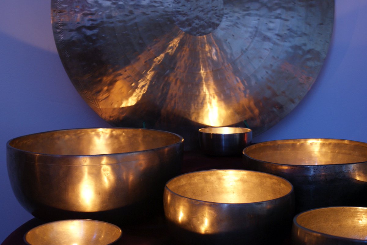 Vanavond om 20:30 uur: #Slowtime sessie met #klankschalen in de grotsauna. bit.ly/STZmindfulness #mindfulness