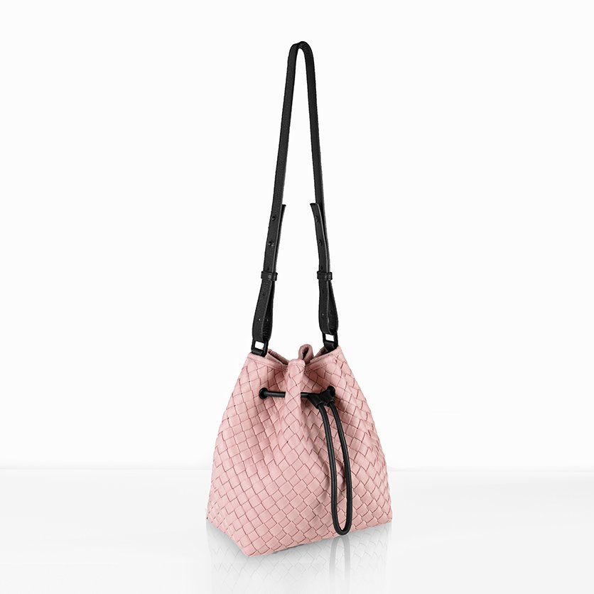 GoldenLaneBag's tweet photo. woven fabric #bucketbag with leather shoulder strap #goldenlanebag #goldenlane #followthebuyers #lfw #pfw #nyfw #mfw https://t.co/YFgCs1Wxhx