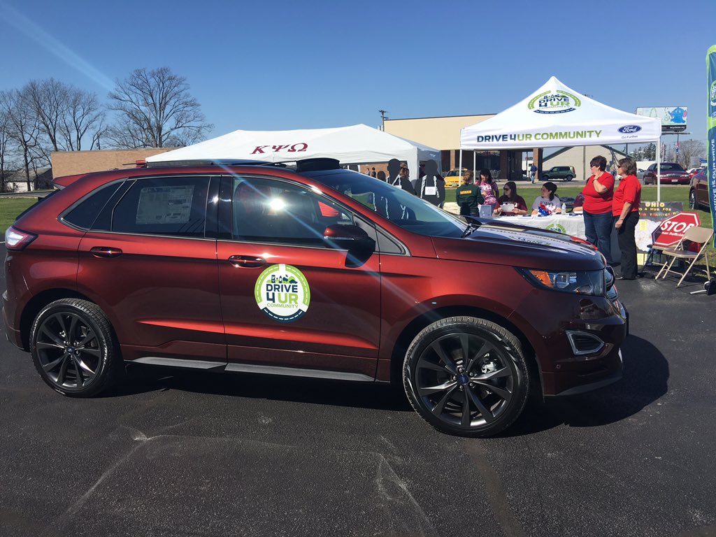 ReinekeFamily's tweet photo. We're driving for #SistersInShelter in Tiffin today! #Drive4URCommunity #Ford @D4URC #Reineke #TiffinOH #TestDrive https://t.co/o1xk2kbTPU