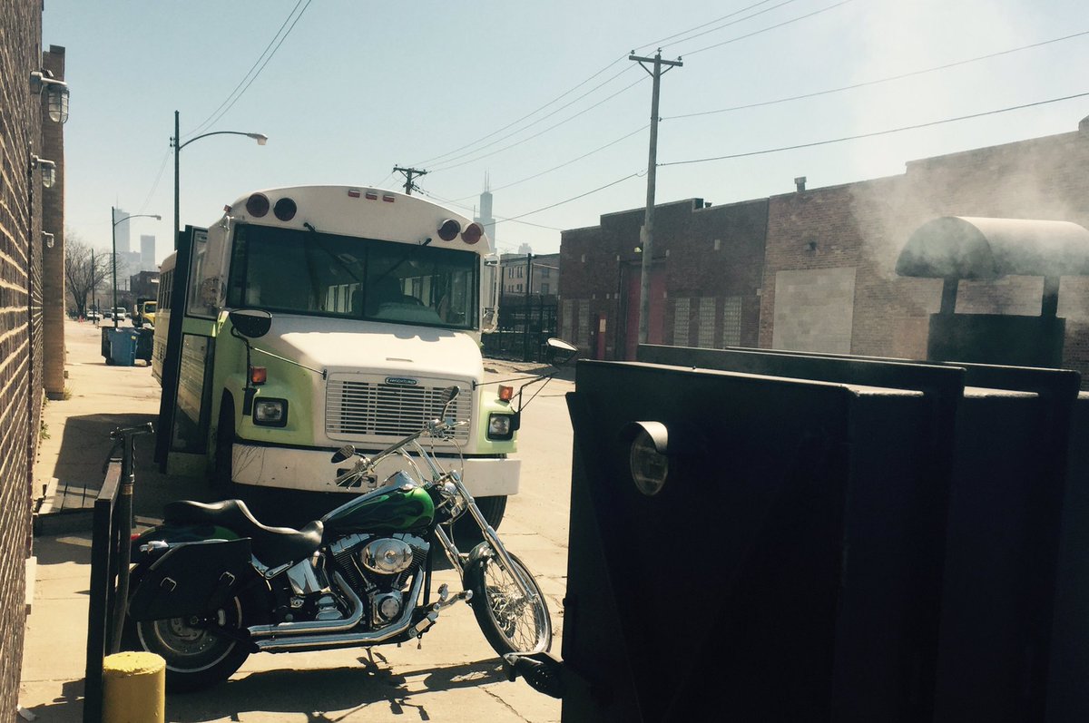PitdaddyD's tweet photo. Saturday Morning in Chicago #Pitdaddy #harleydavidson #BBQ @PeaceLoveBbqBus #urbanPitmaster #stickburner https://t.co/hkqg622fSD