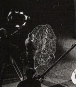 JonHamilton19's tweet image. Fine example of #BackProjection #SpecialEffect showing large space is needed on the film set ow.ly/4mLpWb