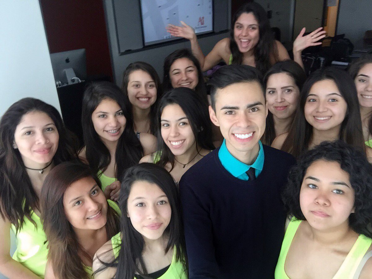 ROSYMONTELONGO's tweet photo. Social Media Class rocks! #TMLcycle3 #TheModelsLab #Houston #SocialMedia #Instagram #Training #HoustonModels https://t.co/z2Uw6sxqPd